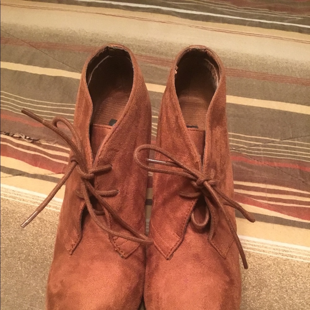 “MAKE AN OFFER "Breckelle’s" womens shoe
